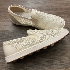 Stuart Weitzman Lace Shoes Beige size 6 US